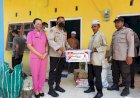 Kapolres-Kupang-Beserta-Ibu-Berikan-Batuan-Sembako-Ke-Pondok-Pesantren-Tarbiaytul-MU'Allafin