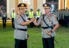 Penyerahan-Pataka-Catya-Turangga-Wira-Sakti-Tandai-Pergantian-Kapolda-NTT-dari-Komjen-Pol.-Dr.-Rudi-Darmoko,-S.I.K.,-M.Si.-kepada-Irjen-Pol.-Reza-Arief-Dewanto,-S.I.K
