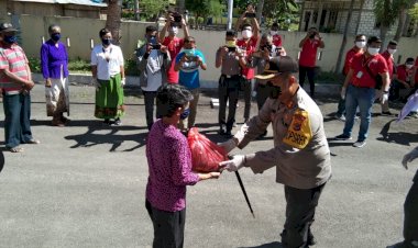 Perduli-kesehatan-masyarakat-Kapolres-Kupang-bagikan-masker