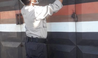 Satgas-Rehabilitasi-Polres-Kupang-pasang--brosur-tidak--mudik-di-titik-strategis