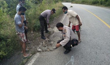 Sering-terjadi-kecelakaan,-Kapolsek-Takari-inisiatif-tambal-titik-kerusakan-jalan