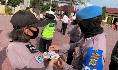 Tegakan-Disiplin,-Usai-Apel-Pagi-Sie-Propam-Polres-Kupang-Periksa-Semua-Anggota