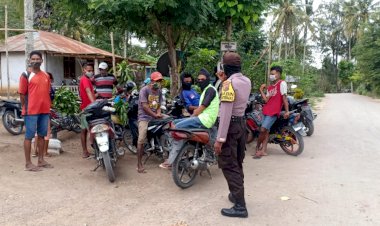 Bhabinkamtibmas,-Dan-nanti-Warga-Desa-Binaan-Himbau-Tetap-Taati-Protokol-Kesehatan-Covid-19