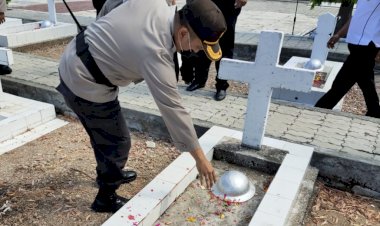Kenang-Jasa-Para-Pahlawan-Kapolres-Kupang-Tabur-Bunga-Di-Taman-Makam-Pahlawan-Darmaloka