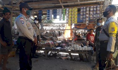 Datangi-Warga-Bhabinkamtibmas-Polsek-Amfoang-Utara-Imbau-Taati-Protokol-Kesehatan