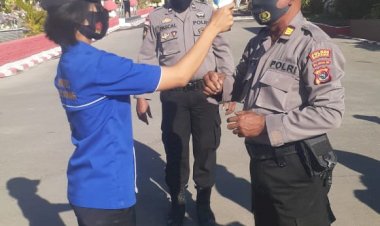 Cegah-Penyebaran-Covid-19-Urkes-Polres-Kupang-Rutin-Lakukan-pengecekan-suhu-Tubuh