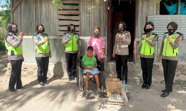 Perduli-Warga-Polwan-Sat-Lantas-Polres-Kupang--berbagi