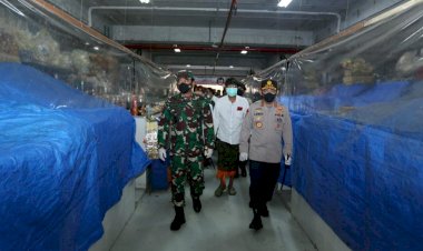 Cek-Penegakan-Prokes,-Panglima-TNI-Dan-Kapolri-Kelilingi-Dua-Pasar-Di-Bali