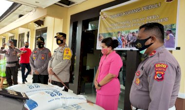 Kapolres-Kupang-Kirim--Bantuan-1-75-ton-Beras-Untuk-Warga-Pulau-Kera-Yang-Terdampak-Cuaca-Ekstrem