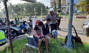 Kasat-Lantas-Polres-Kupang,-Nasehati-Pelanggar-Lalu-Lintas