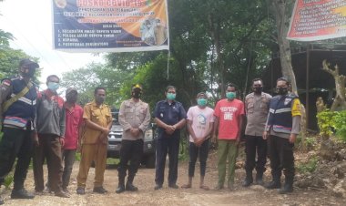 Polsek-Amabi-Oefeto-Timur-Bersama-Camat-dan-Masyarakat-Dirikan-Posko-Penanganan-Covid-19