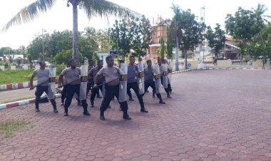 Polres-Kupang-Gelar-Latihan-Dalmas-Dalam-Rangka-Pengamanan-Pilkades-Se-Kabupaten-Kupang