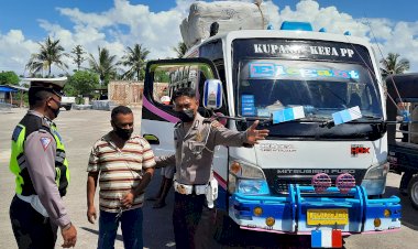Percepat-Vaksin-Sat-Lantas-Polres-Kupang-Gelar-Pemeriksaan-Kendaraan-Angkutan