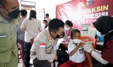 Kapolres-Kupang-Tinjau-Vaksinasi-Anak-Usia-6---11-Tahun-Di-SD-Advent-Oesao