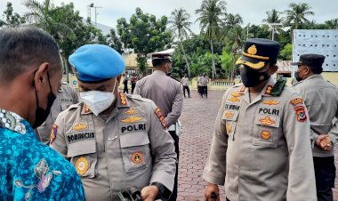 Kapolres-Kupang-Dampingi-Kabid-Propam-Polda-NTT-Periksa-Senpi-Anggota
