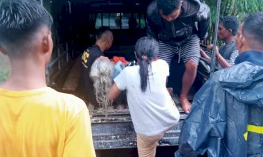 Warganya-di-laporkan-hilang-Bhabinkamtibmas-Aipda-Joko-Susilo-di-bantu-warga-lakukan-pencarian