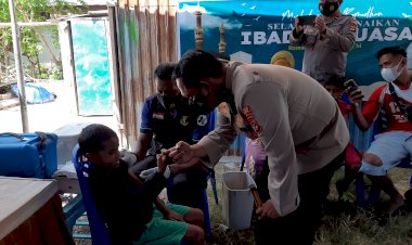 Kapolres-Kupang-Gelar-Vaksinasi-Serentak-1-Juta-Booster-di-Komplek-Masjid-Al-Falah-Manikin