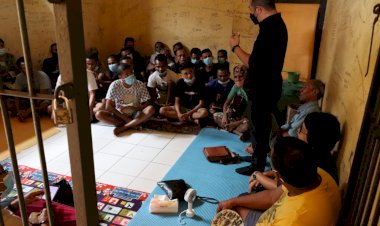 Polres-Kupang-Gelar-Renungan-Rohani-Kepada-Para-Tahanan