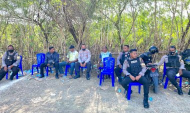 Polres-Kupang-Amankan-Pertandingan-Sepak-Bola-Bupati-Kupang-Cup-I