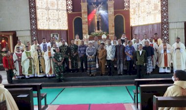 Kapolres-Kupang-hadiri-Misa--Pentahbisan-19-Imam-Baru-di-Paroki-St.-Yoseph-Pekerja-Penfui-Kupang