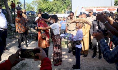 Personil-Polres-Kupang-Gelar-Pengamanan-Kunjungan-Kerja-Menteri-Sosial-RI-di-Kabupaten-Kupang