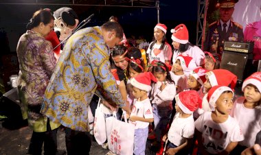Kapolda-NTT-Rajut-Kedamaian-Dalam-Natal-Bersama-dengan-Warga-Tiga-Desa-di-Kecamatan-Kupang-Tengah