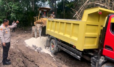 Bukti-Peduli-Pada-Masyarakat--Kabupaten-Kupang,-Kapolres-Irwan-Terjun-Langsung-Memantau-Pengerjaan-Jembatan-dan-Jalan-Yang-Rusak