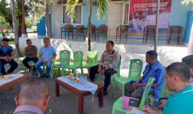 Gelar-Jumat-Curhat,-Kapolres-Kupang-Jaring-Aspirasi-Masyarakat-Desa-Bipolo-dan-Desa-Oelatimo