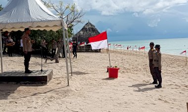 Kapolda-NTT-Pimpin-Upacara-Penutupan-Pembaretan-Baja-Angkatan-48-T.A-2023-di-Lokasi-Wisata-Pantai-Bella-Beach-Kabupaten-Kupang