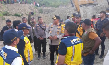 Jalur-Yang-Putus-akibat-Longsor-di-Takari,-Kini-Sudah-Bisa-dilewati,-Kapolres-Kupang-Minta-Pengguna-Jalan-Harus-Hati-Hati