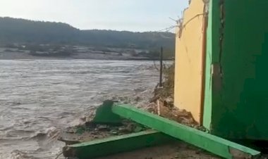Tiga-Unit-Rumah-Warga-Takari-Hanyut-Dibawa-Banjir--Bandang