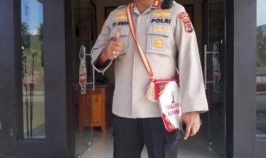 Polres-Kupang-Resmi-Kenakan-Tas-Etnis-Daerah-NTT-Sebagai-Atribut-Dinas-Harian