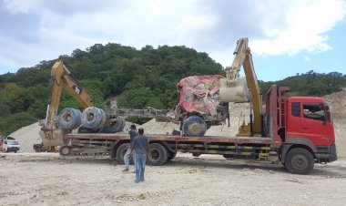Truk-Tronton-Yang-Tertimbun-Longsoran-di-Takari--Kini-Sudah-Berhasil-di-Evakuasi-ke-Kupang