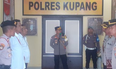 Pimpin-Apel-Pagi-Jam-Pimpinan-Kapolres-Kupang-Ajak-Anggota-Jalin-Hubungan-Baik-Dengan-Masyarakat