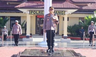 Pimpin-Apel-Siaga-May-Day-2023,-Kapolres-Kupang-Tekankan-Personilnya-Untuk-Selalu-Siap