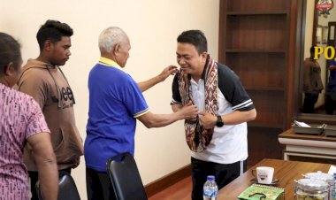 Riki-Ora-Bersama-Orang-Tuanya-Akhirnya-Menemui-Kapolres-Kupang
