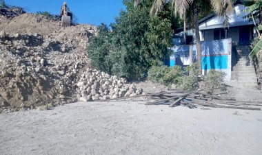 Material-Longsoran-Takari-Kembali-Bergerak-Satu-Unit-Rumah-Nyaris-Tertimbun
