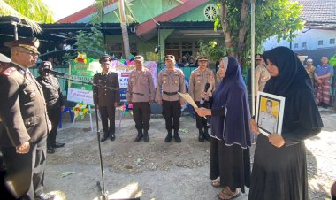 Wakapolres-Kupang-Kompol-Yulianus-Lau--Pimpin-Upacara-Pemakaman-Jenasah-Almarhum-Aiptu-Muhamad-Amir,-S.Sos