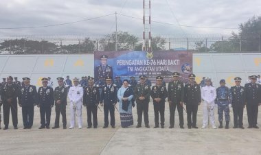 Semarakan-Hari-Bhakti-TNI-AU-ke-76,-Kapolres-Kupang-Hadiri-Upacara-di-Shelter-Sukhoi-Lanud-El-Tari-Kupang
