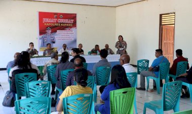 Bawa-Pesan-Pemilu-Damai,-Kapolres-Kupang-Gelar-Jumat-Curhat-dengan-Masyarakat-Kecamatan-Kupang-Timur