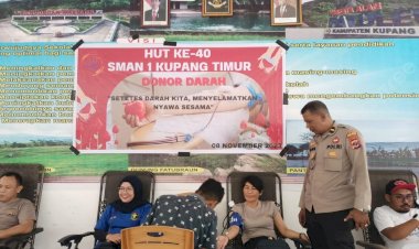 Meriahkan-HUT-ke-40-SMAN-1-Kupang-Timur,-Polres-Kupang-Gelar-Donor-Darah-Dan-Sosialisasi-Kartu-KIS