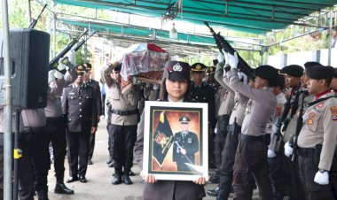 Kapolres-Kupang-Pimpin-Upacara-Pemakaman-Ipda-Jesaya-Reners,-Personil-Pama-Polda-NTT-Yang-Meninggal--Dunia-Usai-Pelantikan