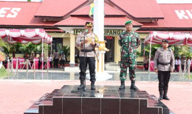 Kapolres-Kupang-dan-Pabung-Kodim-1604-Kupang,-Jadi-Komandan-Apel-Gelar-Pasukan-Operasi-Lilin-Turangga-2023