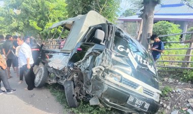 Tabrakan-Ambulance-Vs-Mobil-Pick-Up-Di-Desa-Pitay-Dua-Penumpang-Terluka-Parah