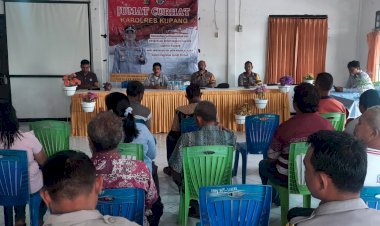 Jumat-Curhat-Di-Desa-Baumata-Barat,-Polisi-Ajak-Masyarakat-Jaga-Pemilu-Damai-2024