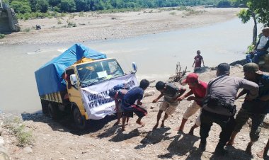 Pendistribusian-Logistik-Pemilu-di-Kabupaten-Kupang-Penuh-Dramatis