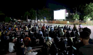 Nobar-Semifinal-U-23-Asian-Cup--Indonesia-Vs-Uzbekistan,--Masyarakat-Kabupaten-Kupang--Padati-Lapangan-Apel-Polres-Kupang