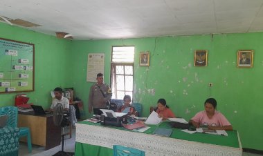 Bripka-Maksi-Metak-Ajak-Aparat-Desa-Jaga-Kamtibmas-Jelang-Pilkada-Serentak-di-Kabupaten-Kupang