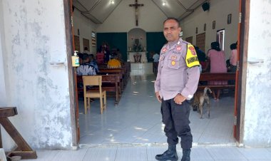 Jamin-Keamanan-Saat-Ibadah-Mingguan,-Personil-Polres-Kupang-Rutin-Jaga-Gereja