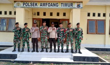 Turut-Memeriahkan-HUT-Bhayangkara-ke-78-Sejumlah-Personil-TNI-Datangi-Mako-Polsek-Amfoang-Timur